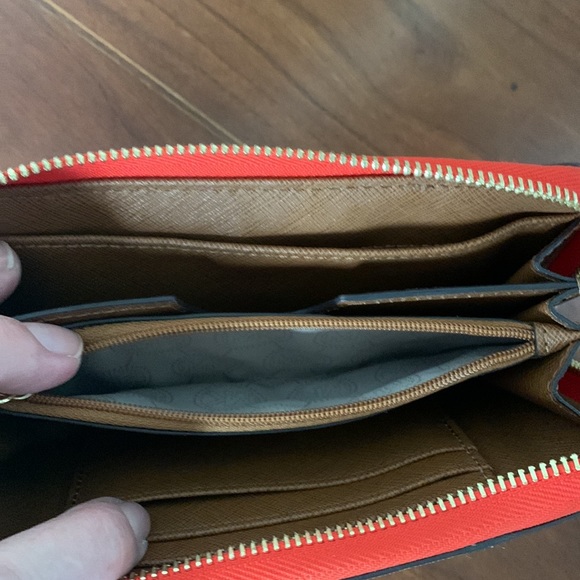 Michael Kors Wristlet Orange and Ivory - Picture 4 of 8